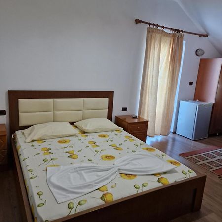 Hotel Restaurant Savoja Pogradec Rom bilde