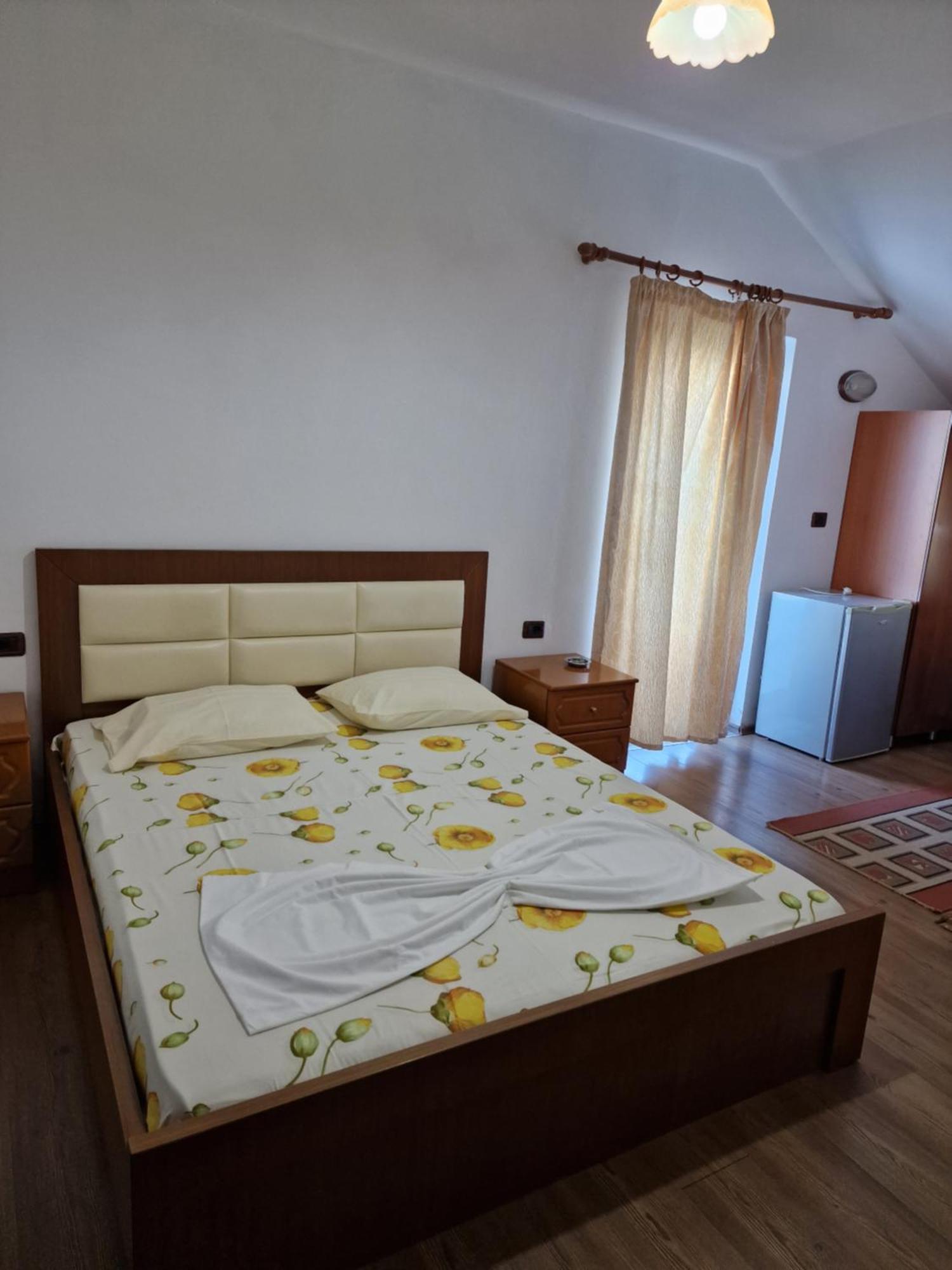 Hotel Restaurant Savoja Pogradec Rom bilde