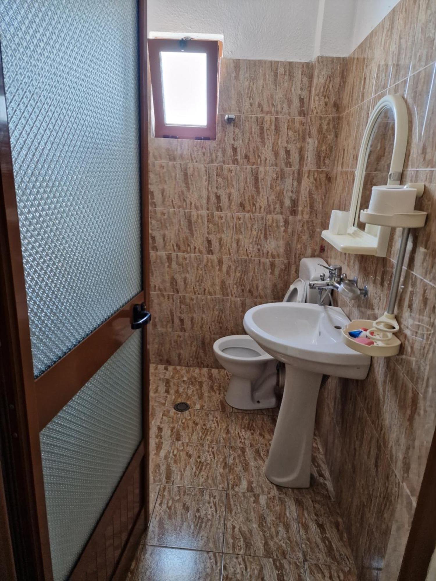 Hotel Restaurant Savoja Pogradec Rom bilde